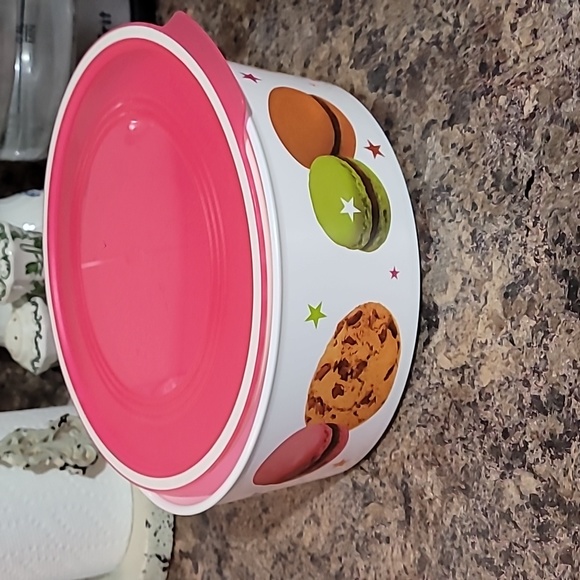 Tupperware Cookie Container - Picture 1 of 4